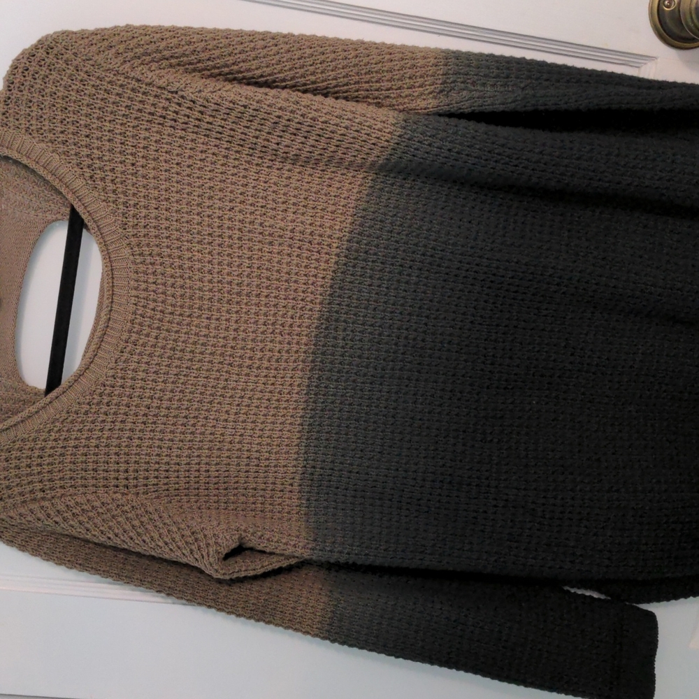 Mystree Size L Green Sweater New without tags with keyhole back 100% Cotton